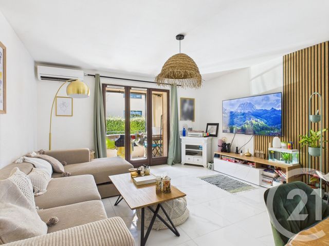 Appartement F2 à louer - 2 pièces - 56,25 m2 - Hyeres - 83 - PROVENCE-ALPES-COTE-D-AZUR