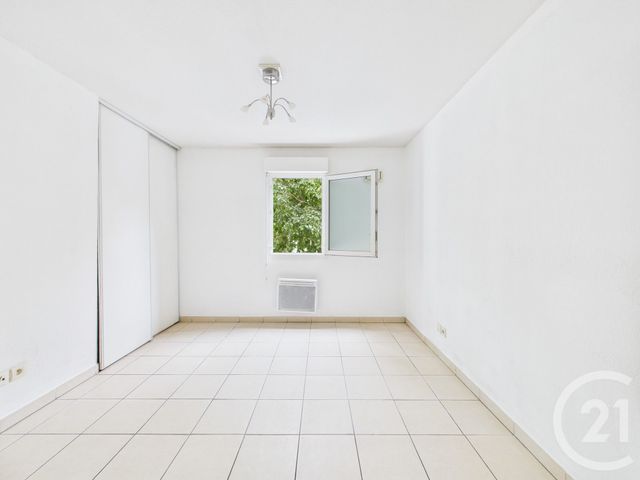 Appartement T2 à vendre - 2 pièces - 37,96 m2 - Toulon - 83 - PROVENCE-ALPES-COTE-D-AZUR