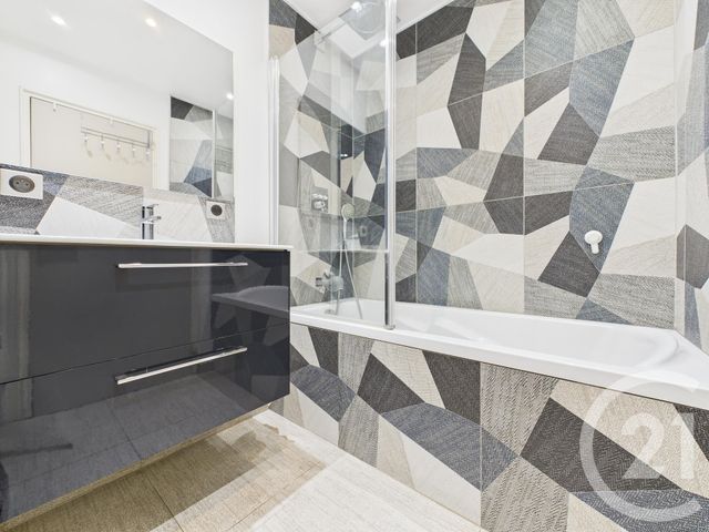 Appartement F3 à vendre - 4 pièces - 66,38 m2 - La Valette Du Var - 83 - PROVENCE-ALPES-COTE-D-AZUR