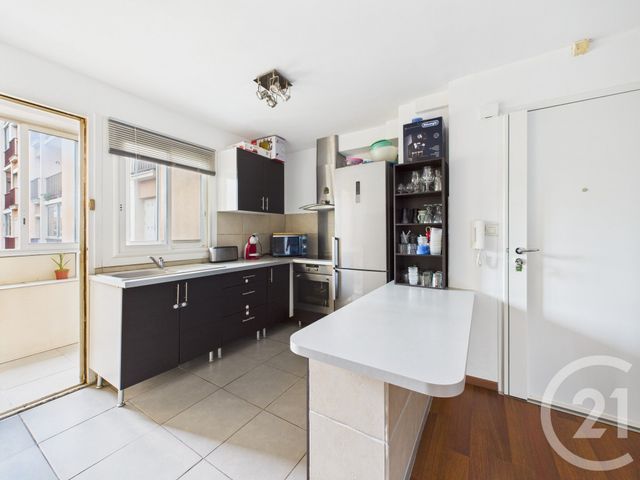 Appartement T4 à vendre - 4 pièces - 76,69 m2 - La Valette Du Var - 83 - PROVENCE-ALPES-COTE-D-AZUR