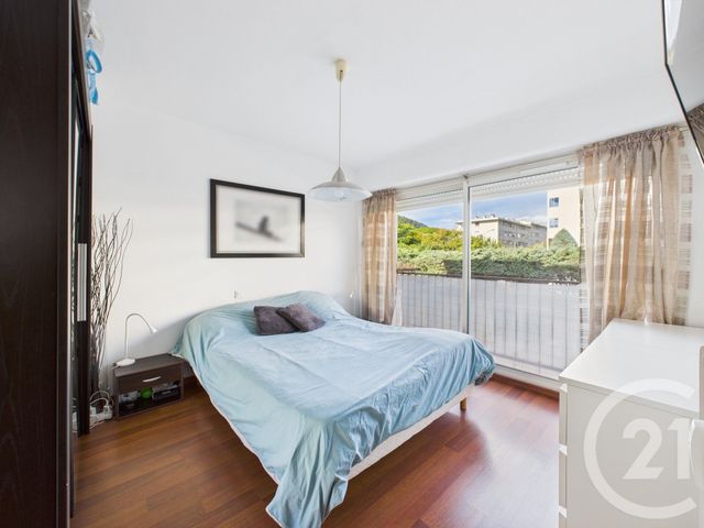 Appartement T4 à vendre - 4 pièces - 76,69 m2 - La Valette Du Var - 83 - PROVENCE-ALPES-COTE-D-AZUR