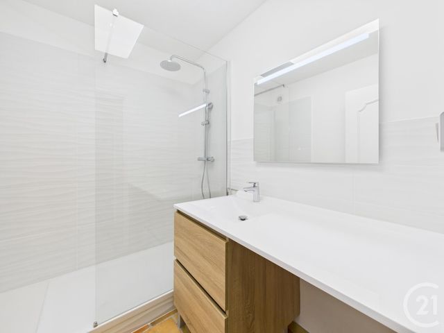 Appartement F3 &agrave; louer - 3 pi&egrave;ces - 68,88 m2 - Toulon - 83 - PROVENCE-ALPES-COTE-D-AZUR