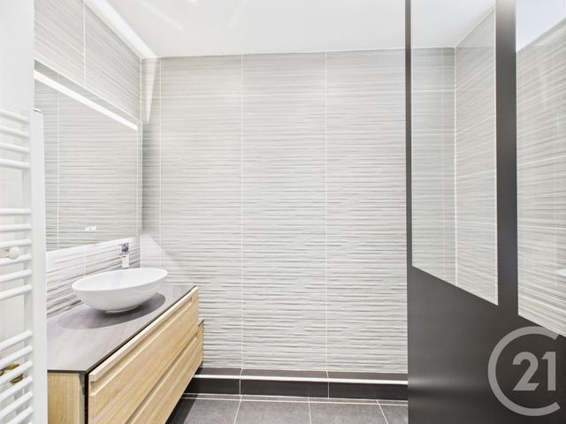 Appartement T4 &agrave; louer - 5 pi&egrave;ces - 90,80 m2 - La Valette Du Var - 83 - PROVENCE-ALPES-COTE-D-AZUR