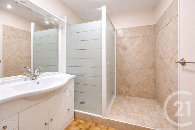 Appartement T3 &agrave; vendre - 3 pi&egrave;ces - 71,42 m2 - La Valette Du Var - 83 - PROVENCE-ALPES-COTE-D-AZUR