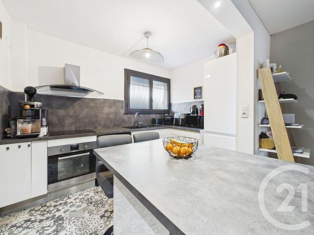 Appartement T4 &agrave; vendre - 4 pi&egrave;ces - 72,64 m2 - La Valette Du Var - 83 - PROVENCE-ALPES-COTE-D-AZUR