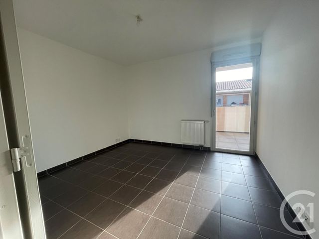 Appartement &agrave; louer - 3 pi&egrave;ces - 54,08 m2 - Cuers - 83 - PROVENCE-ALPES-COTE-D-AZUR