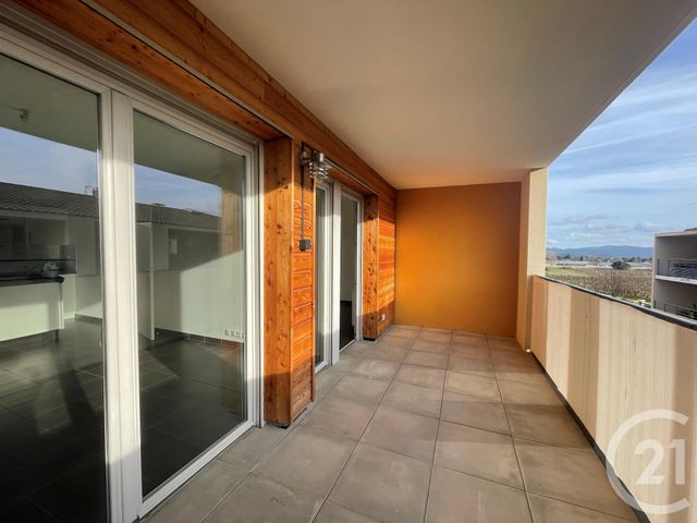 Appartement &agrave; louer - 3 pi&egrave;ces - 54,08 m2 - Cuers - 83 - PROVENCE-ALPES-COTE-D-AZUR