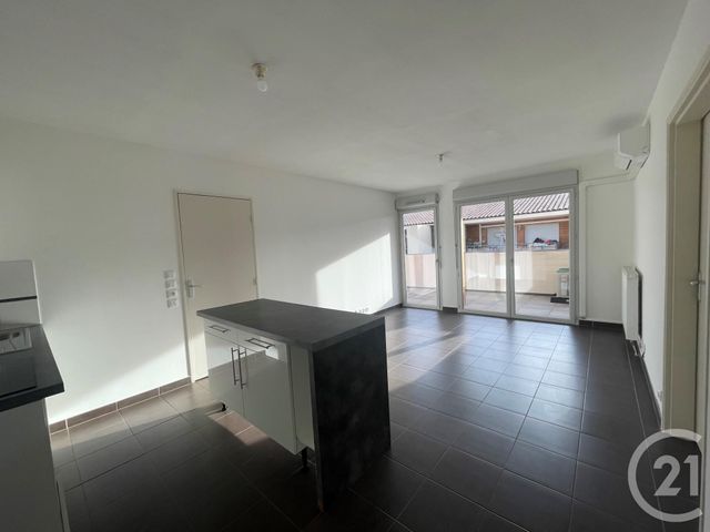 Appartement &agrave; louer - 3 pi&egrave;ces - 54,08 m2 - Cuers - 83 - PROVENCE-ALPES-COTE-D-AZUR