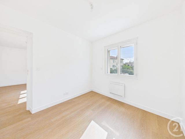 Appartement F3 &agrave; louer - 3 pi&egrave;ces - 52,40 m2 - Toulon - 83 - PROVENCE-ALPES-COTE-D-AZUR