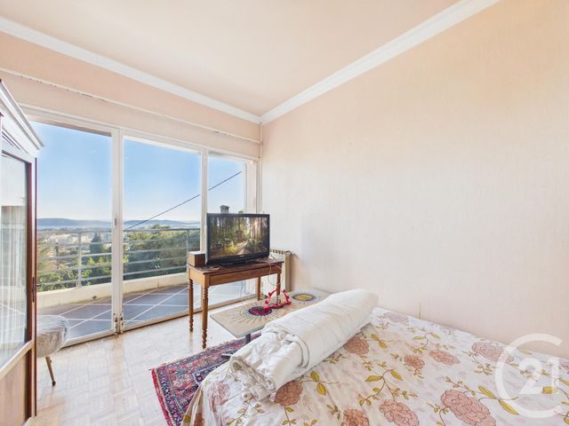 Appartement F4 &agrave; louer - 4 pi&egrave;ces - 86,96 m2 - Toulon - 83 - PROVENCE-ALPES-COTE-D-AZUR