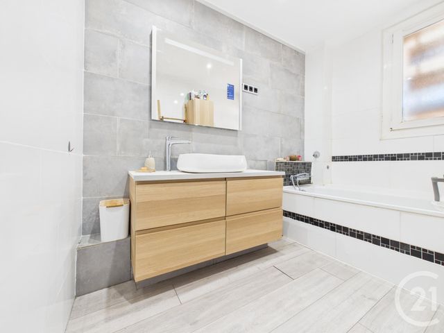 Appartement F3 &agrave; vendre - 3 pi&egrave;ces - 72 m2 - La Valette Du Var - 83 - PROVENCE-ALPES-COTE-D-AZUR