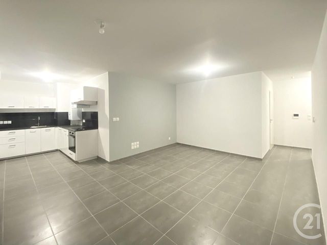 Appartement F2 &agrave; louer - 2 pi&egrave;ces - 50,28 m2 - Cuers - 83 - PROVENCE-ALPES-COTE-D-AZUR