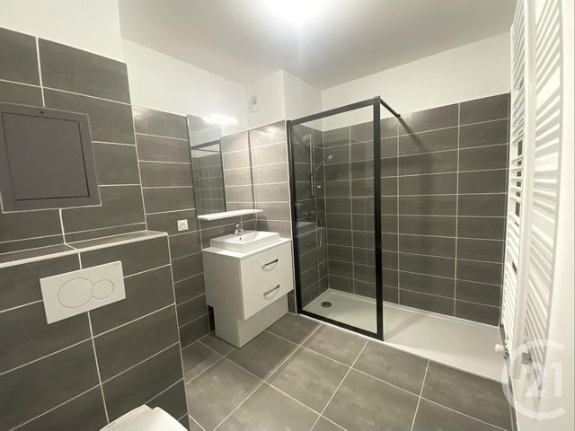 Appartement F2 &agrave; louer - 2 pi&egrave;ces - 50,28 m2 - Cuers - 83 - PROVENCE-ALPES-COTE-D-AZUR