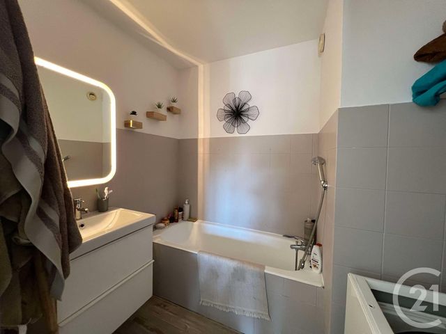 Appartement F1 &agrave; louer - 1 pi&egrave;ce - 35 m2 - La Valette Du Var - 83 - PROVENCE-ALPES-COTE-D-AZUR