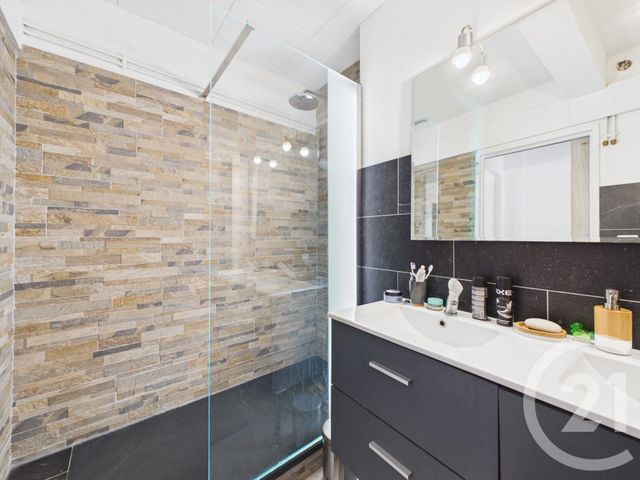 Appartement &agrave; louer - 3 pi&egrave;ces - 69,01 m2 - La Garde - 83 - PROVENCE-ALPES-COTE-D-AZUR