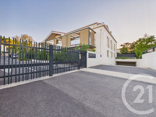 Appartement F3 &agrave; louer - 3 pi&egrave;ces - 64 m2 - Toulon - 83 - PROVENCE-ALPES-COTE-D-AZUR