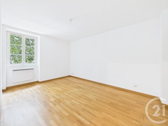 Appartement F4 &agrave; louer - 4 pi&egrave;ces - 99,32 m2 - Toulon - 83 - PROVENCE-ALPES-COTE-D-AZUR