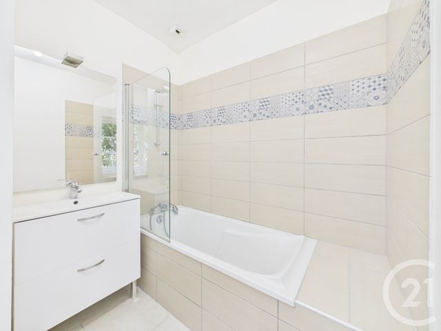 Appartement F4 &agrave; louer - 4 pi&egrave;ces - 99,32 m2 - Toulon - 83 - PROVENCE-ALPES-COTE-D-AZUR