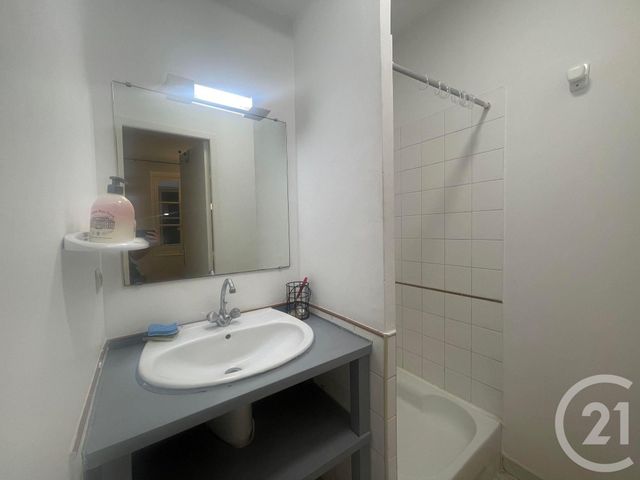 Appartement T1 &agrave; louer - 1 pi&egrave;ce - 30 m2 - Toulon - 83 - PROVENCE-ALPES-COTE-D-AZUR