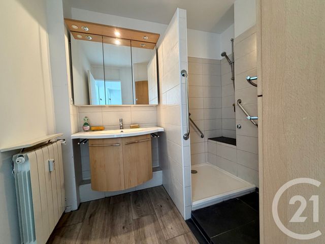 Appartement F3 &agrave; louer - 3 pi&egrave;ces - 69,75 m2 - Toulon - 83 - PROVENCE-ALPES-COTE-D-AZUR