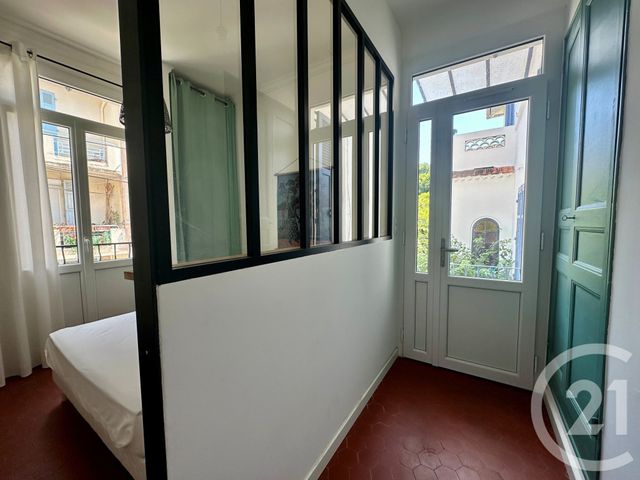 Appartement F1 bis à louer - 2 pièces - 28 m2 - Toulon - 83 - PROVENCE-ALPES-COTE-D-AZUR