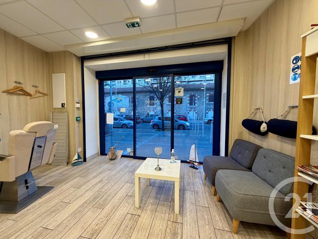 Commerce &agrave; louer - 47,29 m2 - 83 - PROVENCE-ALPES-COTE-D-AZUR