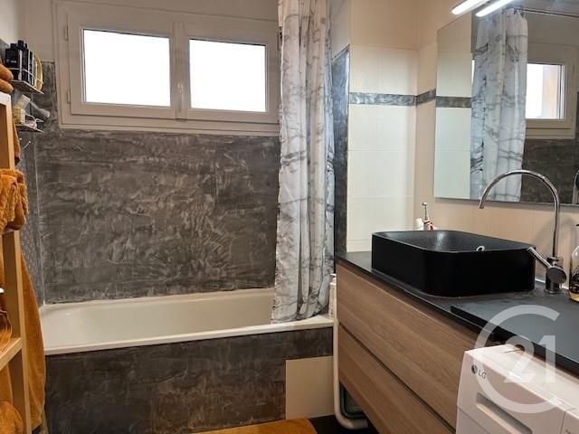 Appartement F3 &agrave; vendre - 3 pi&egrave;ces - 66,25 m2 - La Valette Du Var - 83 - PROVENCE-ALPES-COTE-D-AZUR